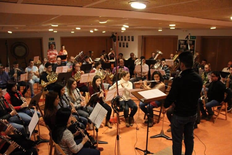 El Valle de Càrcer se presenta al Certamen Provincial con una obra de su percusionista Hernandis