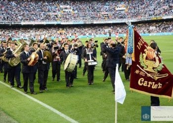 300 músicos sobre el césped de Mestalla