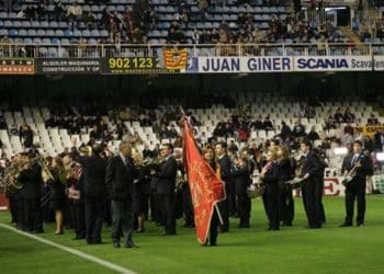 Cuatro bandas de música en la presentación del Valencia CF en Mestalla