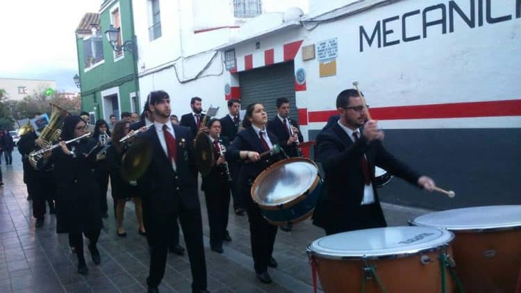 La banda de Campanar i l´Agrupació Carrera de Sant Lluís, en el cicle Música al Carrer