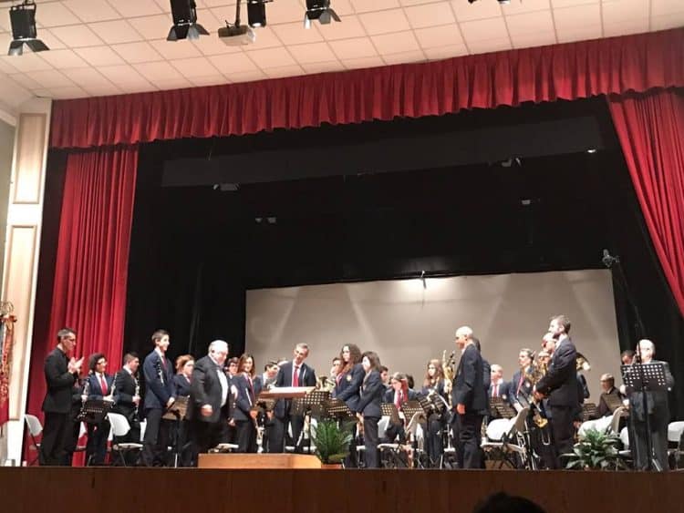 La Vila de Bocairent homenatja el seu director Paco al concert de Santa Cecília