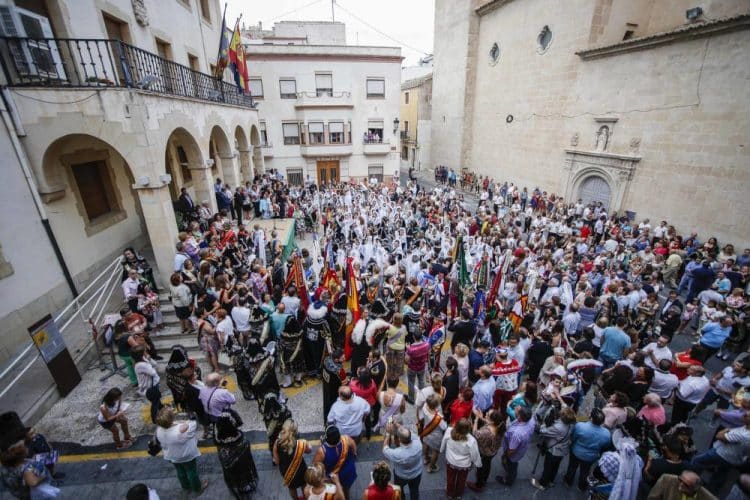 La Unión Musical de Sax pone la banda sonora a sus Moros y Cristianos