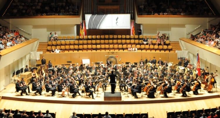 La competició de bandes més antiga del món obri hui la seua inscripció