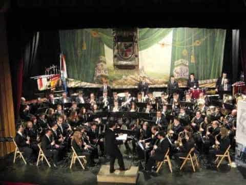 La Nova de Banyeres rinde homenaje a los cargos festeros