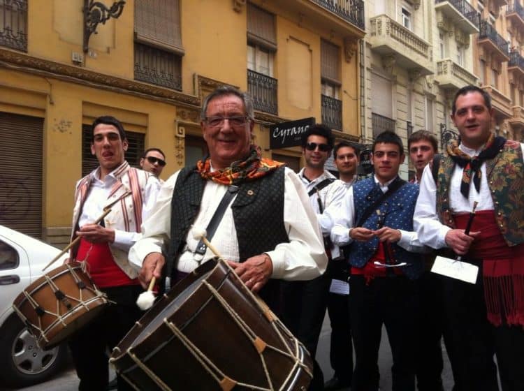Un concurs de composició busca posar en valor la música per a tabal i dolçaina
