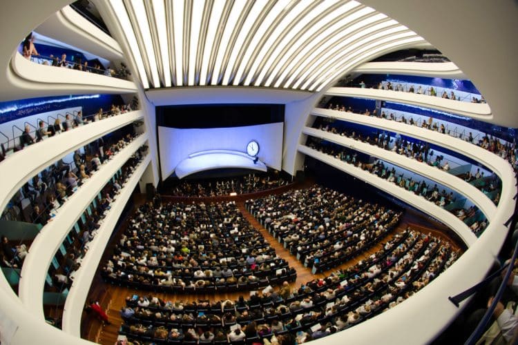El Palau de les Arts obri les seues portes als visitants