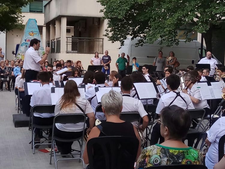 L’Agrupació Musical Benicalap ofereix este dissabte un concert dins de la campanya “Música al carrer”