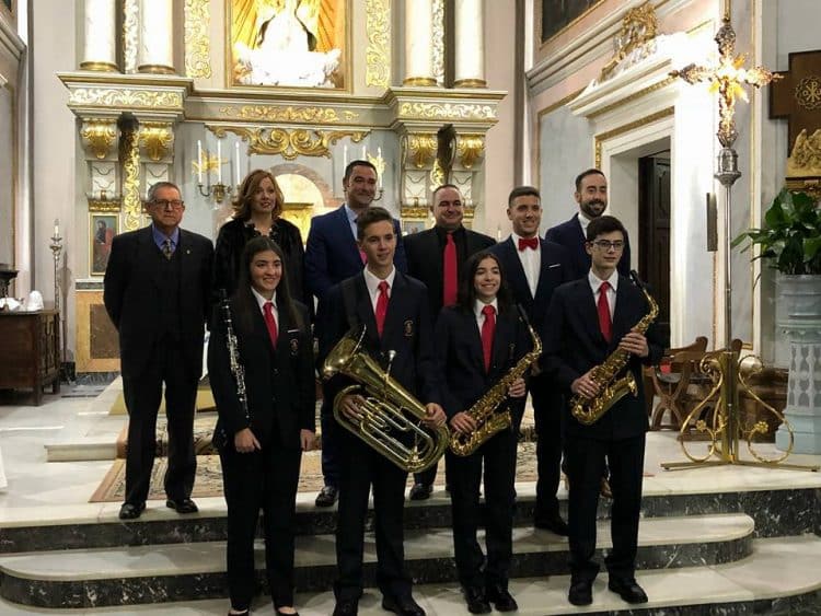 Alcàsser posa en marxa quatre beques per a estudiar música en l´escola de la SM Santa Cecíia
