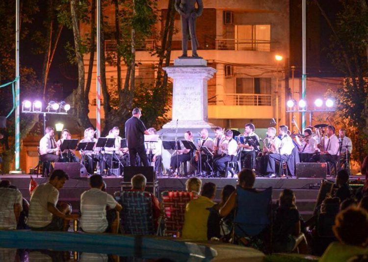 Enrique Barrachina muestra en Argentina la tradición musical valenciana de banda