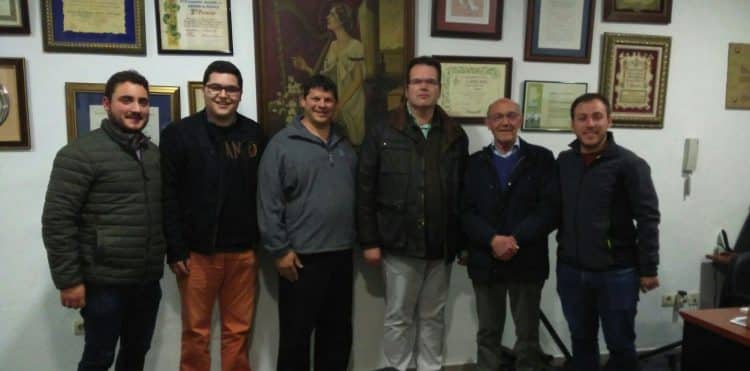 El director nord-americà John Ginocchio busca a Ontinyent els secrets de la música festera