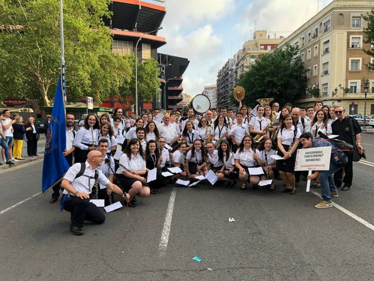 La banda de Benicarló porta la seua música festera fins a la ciutat de Lleida