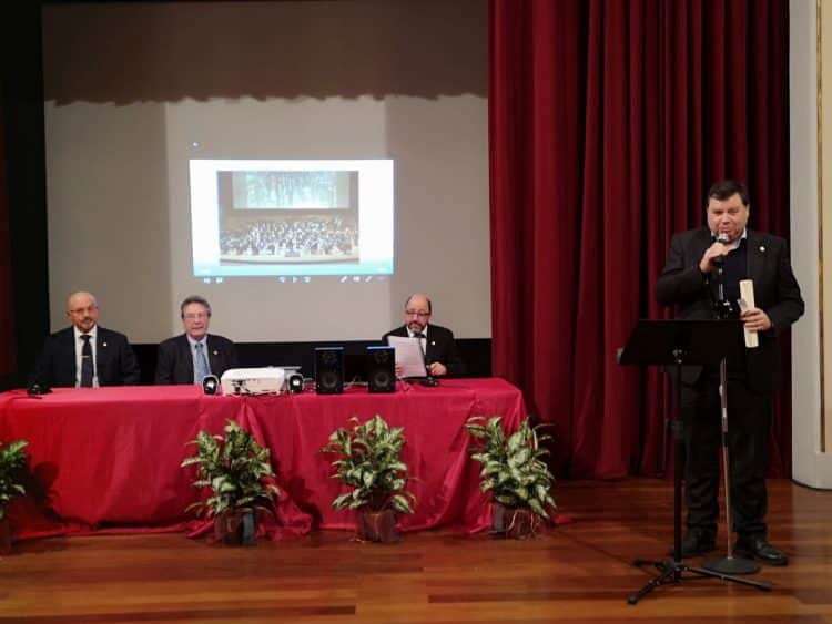 L’Acadèmia de la Música Valenciana reconeix la tasca de la FSMCV en el seu 50 aniversari
