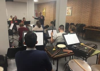 El director y compositor David Rivas se pone al frente de la Valencia Youth Wind Ensemble en el último encuentro de la temporada