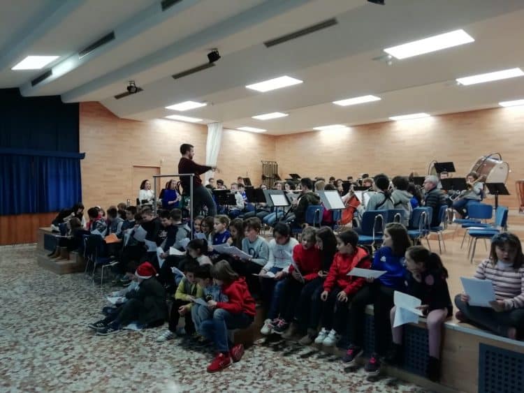 Ocho nuevos músicos se incorporan a la banda juvenil de Villar en el concierto de Navidad