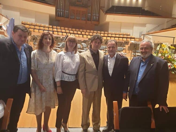 La Joven Orquesta de la FSMCV y Cristóbal Soler enamoran al Palau de la Música