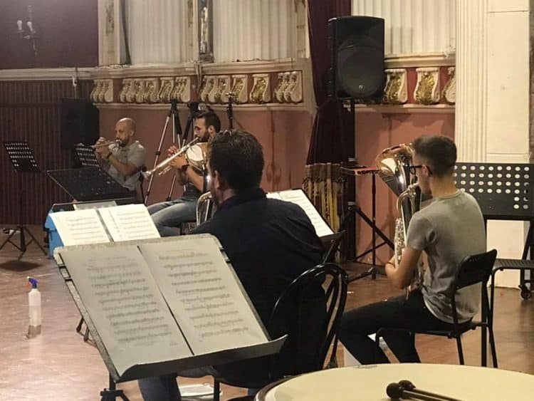 Buñol programa cine y conciertos temáticos al aire libre hasta mediados de agosto