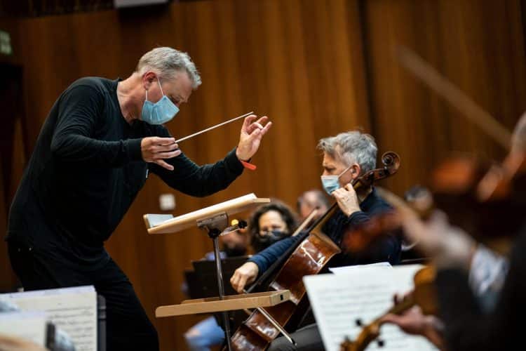 Alexander Liebreich dirigeix l’Orquestra de València