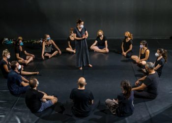 María Parrato en una de les seues clases