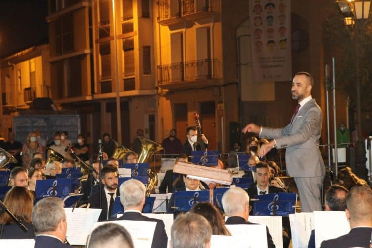El director i compositor Saül Gómez es mostra “immensament feliç” per l’homenatge rebut dissabte passat a Llíria