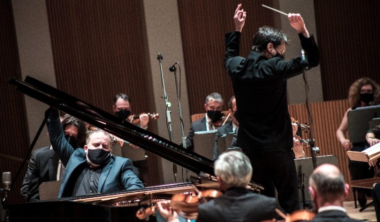 Josu de Solaun en concierto con la Orquesta de Valencia. Live Music Valencia.