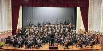Buñol: “La Artística” deslumbra en su concierto en el Teatro Montecarlo con estreno de Salvador Sebastiá