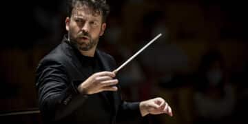 James Gaffigan dirigeix la ‘Simfonia del Nou Món’ amb l’Orquestra de la Comunitat Valenciana