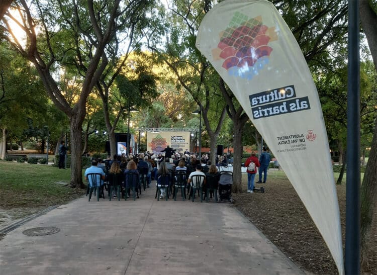 Les bandes de El Palmar i la Falla Jerónima Galés actuen este cap de setmana en els barris del Cabanyal i Penya-roja de València