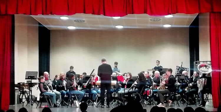 Benifairó de la Valldigna va viure un gran concert nadalenc de l’Entusiasta