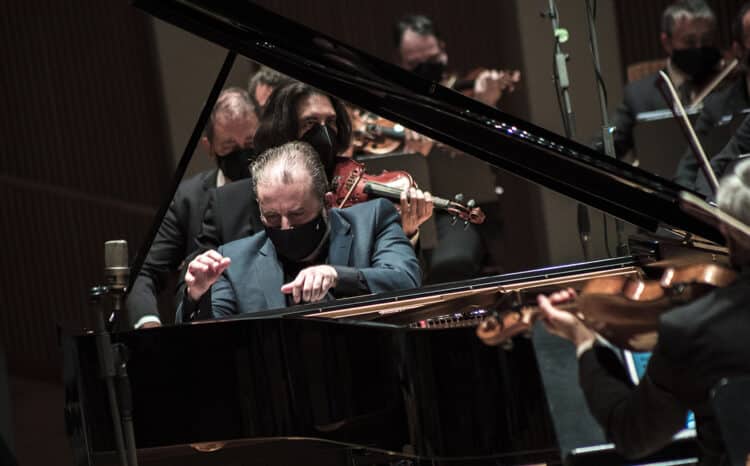 El valenciano Josu de Solaun toca de nuevo el paraíso en los Premios ICMA