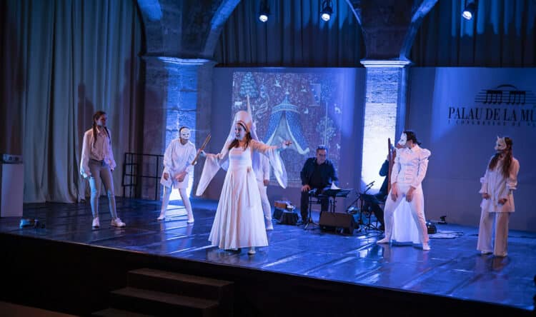 Menut Palau plena l’almodí d’escolars per acostar-los la música medieval amb Capella de Ministrers