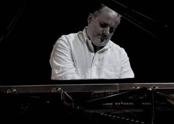El pianista valencià Josu de Solaun publica ‘Roots’, un disc d’improvisació lliure