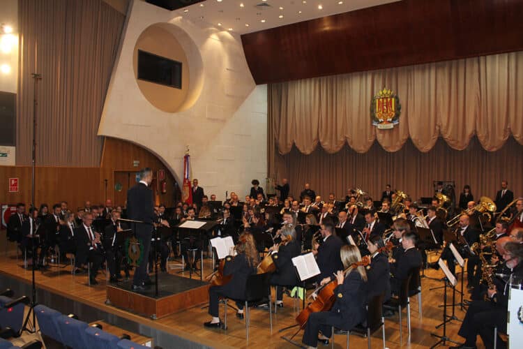 El Litro de Buñol exhibe su mejor versión en el Concierto de Primavera de la mano de Saül Gómez
