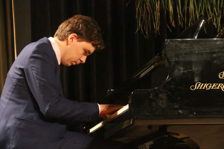 Egor Chulkov, primer titulado de España con autismo en el Grado Superior de Música