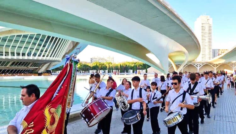 “La Artística de Chiva” llena de música la Ciutat de les Arts de Valencia