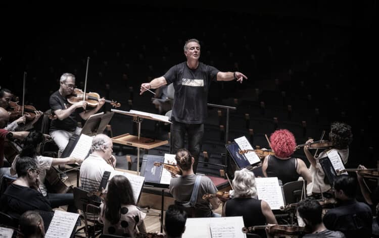 L’Orquestra de València, sota la batuta de Liebreich, i junt amb el pianista Javier Perianes, inicia la temporada d’abonament del Palau de la Música, de nou en la seua seu