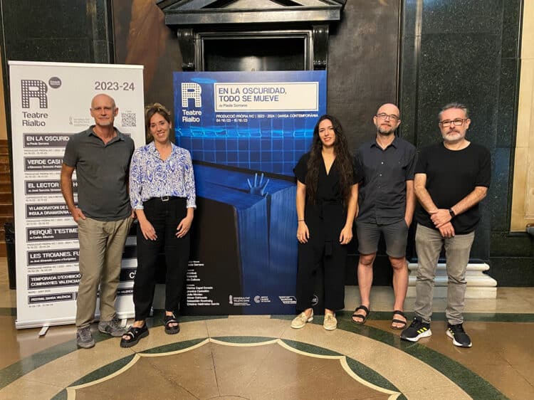 El Rialto obri la temporada amb la producció pròpia de l’IVC ‘En la oscuridad todo se mueve’