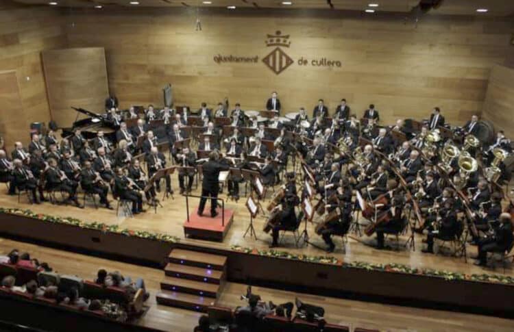 Andrea Gasperin s’estrena com a director de la Banda Simfònica de l’Ateneu Musical de Cullera
