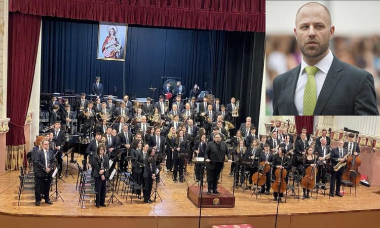 La Artística de Buñol también acudirá al Certamen de València. Entrevista con su presidente