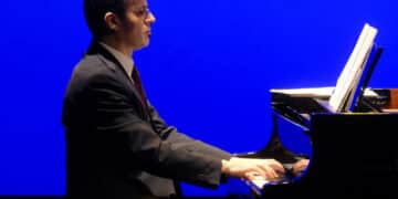 Andrés Valero-Castells (premio lasBandas 2023) publica ‘Bonbon russe’, una obra para piano inédita e inacabada de Ramón Ramos