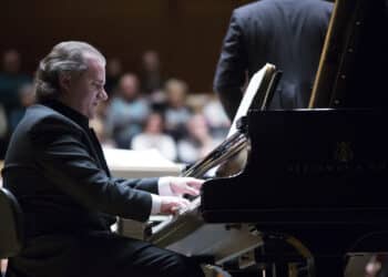 El pianista valencià Josu de Solaun interpreta a Chopin, Brahms i Schumann en el seu retorn al Palau de la Música desprès de 16 anys