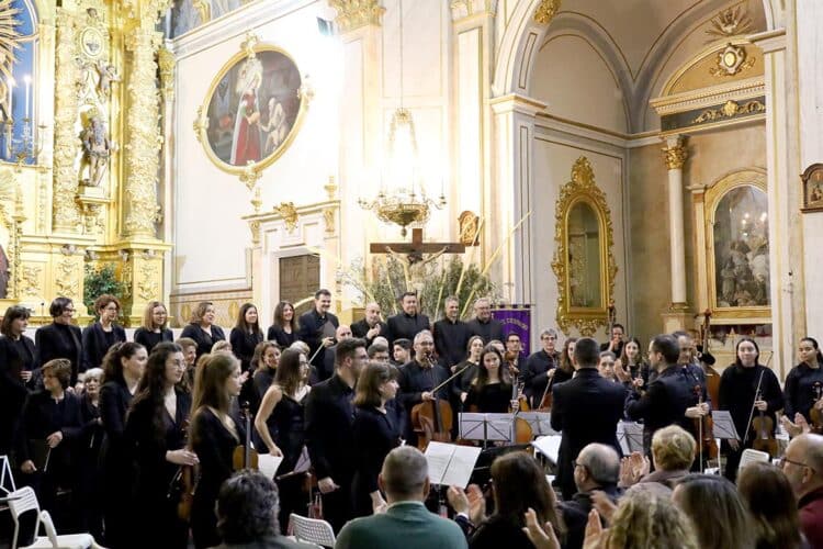 L’Orfeó Veus juntes i l’Orquestra Simfònica L’Amistat de Quart de Poblet, ofereixen el seu concert anual de Setmana Santa.