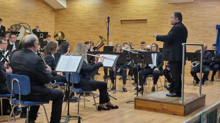 La UM Santa Cecilia de Villar estrena en España Sons of the midnight Sun del finés Timo Forsström