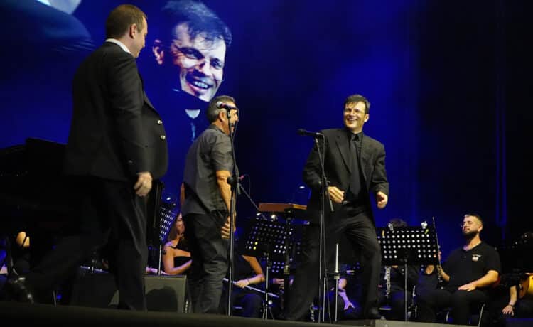 Andrés Valero dirigeix el concert inaugural de la Fira d’Agost de Xàtiva amb Pep Gimeno ‘Botifarra’, Mònica Grau, Pau Chafer i 150 músics de La Primitiva i La Nova