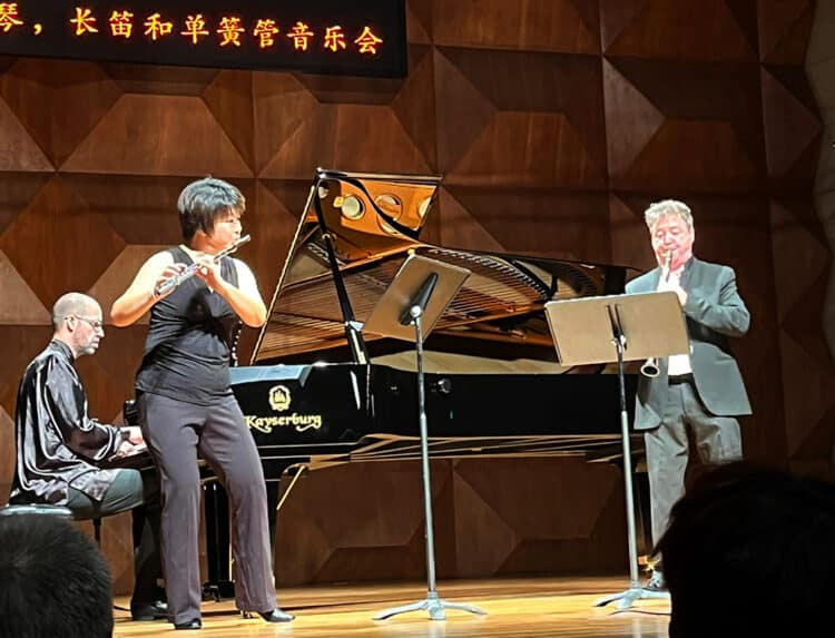 Joan Enric Lluna ofrece dos conciertos y clases magistrales en las ciudades de Cantón y Shenzen en China