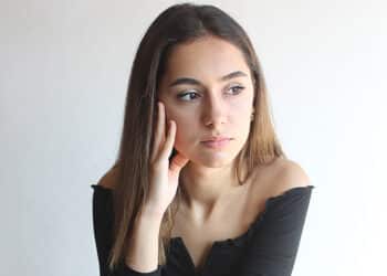 La pianista María Linares ofrece en el MuVIM un viaje sonoro desde la elegancia clásica hasta la armonía moderna