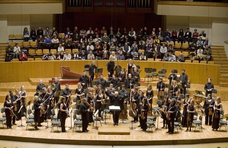 «El ratpenat» de Johann Strauss per les Musiciens du Louvre sota la direcció de Minkowski rep un gran èxit al Palau de la Música