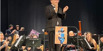 Chiva rinde homenaje a Luis Serrano Alarcón en el cierre de su gira mundial ‘Jalupe’