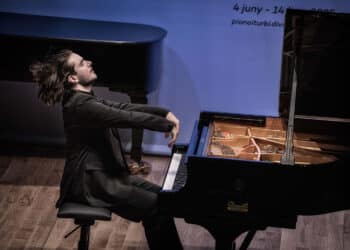 Los españoles Eugenia Sánchez Durán (Murcia) y Emin Kiourktchian (Córdoba) disputarán la final del Iturbi junto a 4 jóvenes talentos del piano