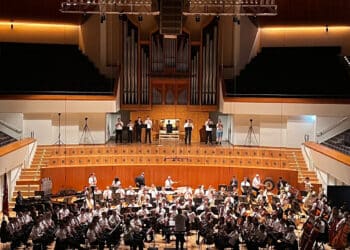 El Palau de la Música es delecta amb la Banda Simfònica de la Unió Musical de Llíria