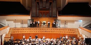 El Palau de la Música es delecta amb la Banda Simfònica de la Unió Musical de Llíria